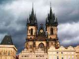 Die Thynkirche im alten Stadtzentrum von Prag.